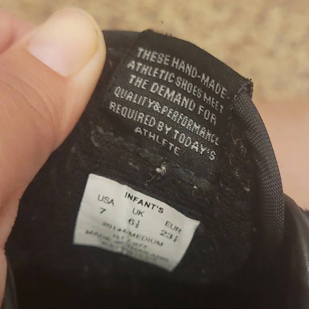 K-swiss black tennis shoes Infant 7